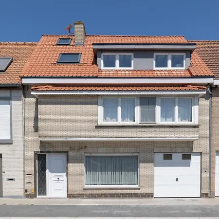 Vakantiewoning Met Tuin En Privegarage By Bloss, Vakantiehuis De Haan